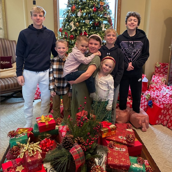 MEET THE POSHER - Picture 6 of 15